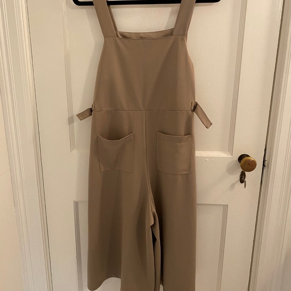 Cute Neutral Cropped Leg Jumpsuit in Comfortable Fabric, GU, Size S, NWOT
